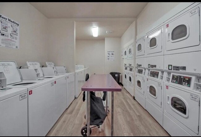 Building Photo - Cozy 1-bedroom Condo for Rent- Parkmont!