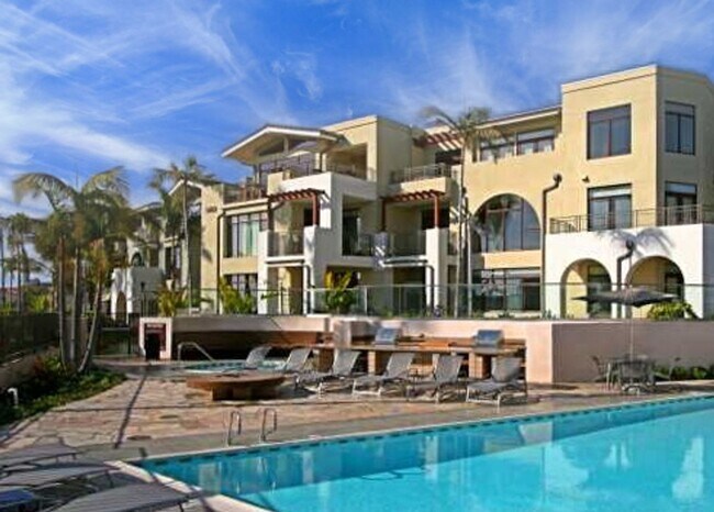 Building Photo - 5440 La Jolla Blvd