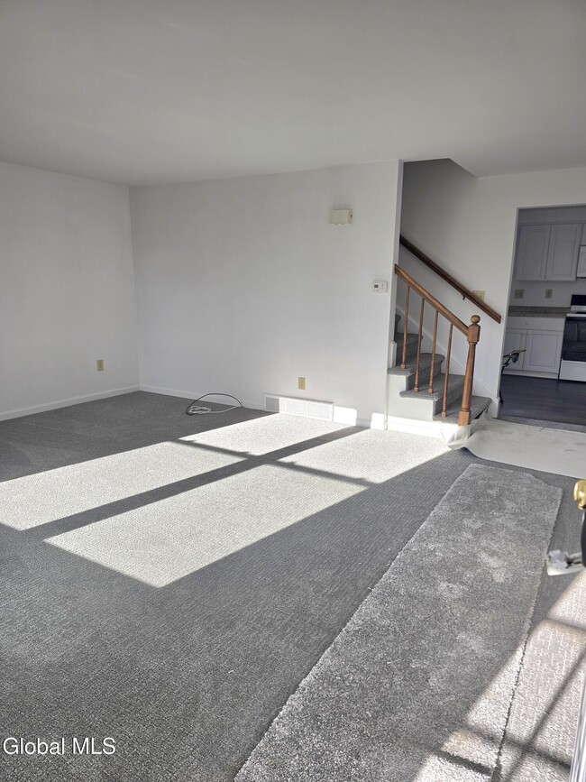 Building Photo - 19 Commodore St