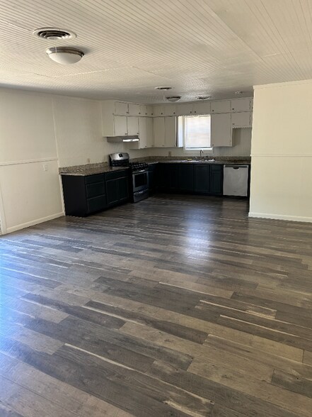 Building Photo - 712 N Wright Ave