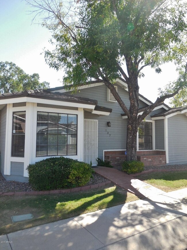 Building Photo - 127 E Danbury Rd