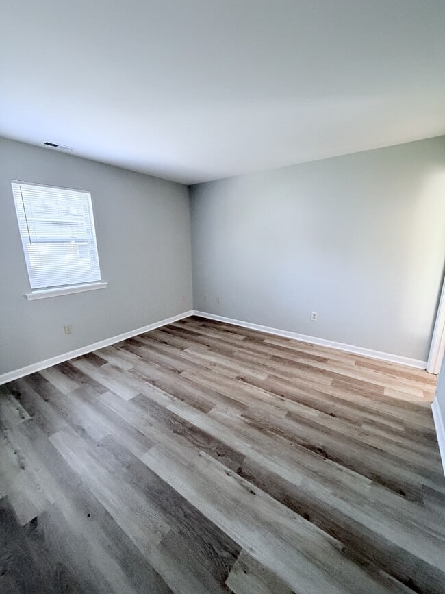 Building Photo - 411 Dover St