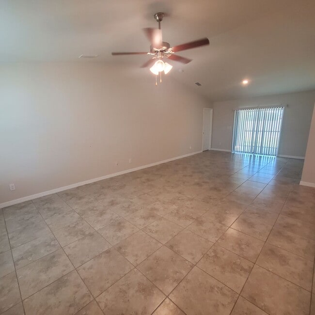 Building Photo - Charming 4-Bedroom 2 Bath Retreat with Mod...