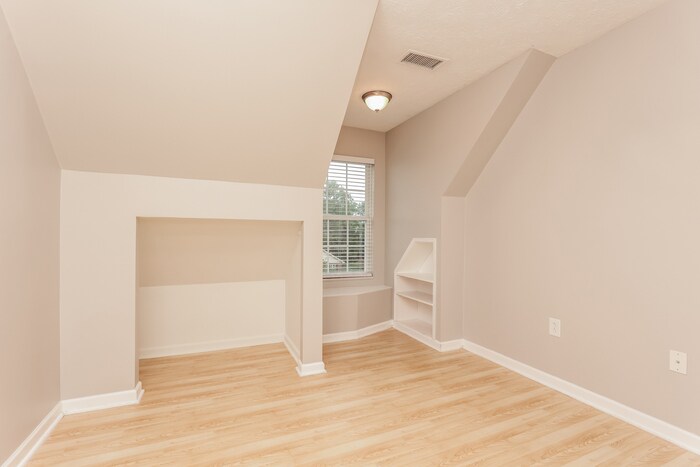 Building Photo - 534 Wildwood Dr