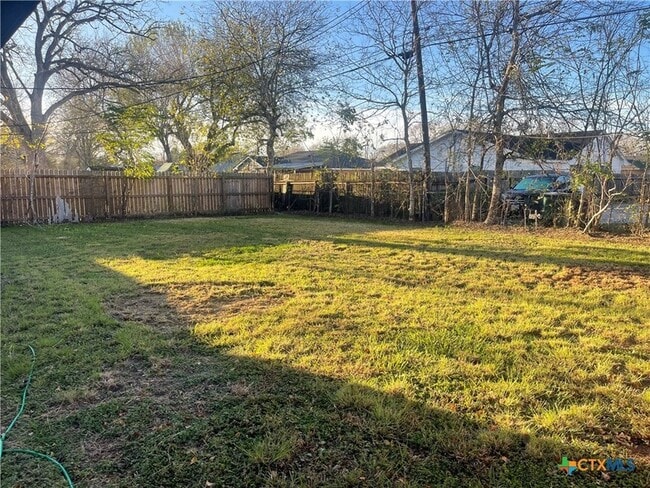 Building Photo - 1605 Bexar Ave