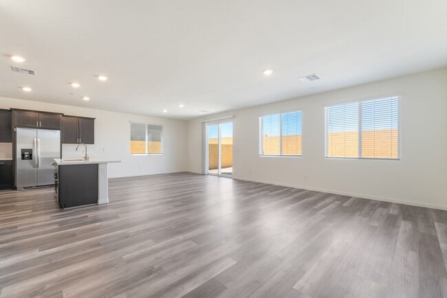 Building Photo - Brand-new 4-bedroom home located in the de...