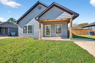 Building Photo - 1431 S 7th Ave