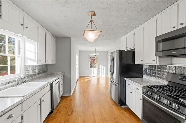 Building Photo - 118 Fitchburg Dr