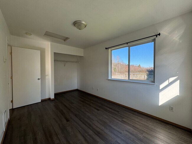 Building Photo - BH T 1335