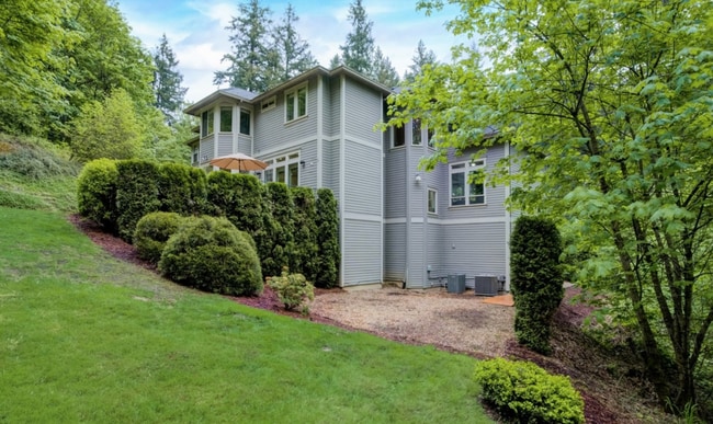 Building Photo - 4 bed/4bath, 5000sqft, adult home? Sober living? Barton Park!