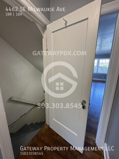 Building Photo - 4462 SE Milwaukie Ave