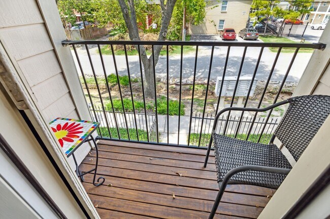 Building Photo - 1138 W 25th St