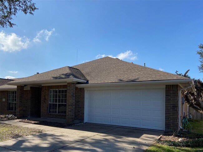 Building Photo - 1404 Helmsley Dr