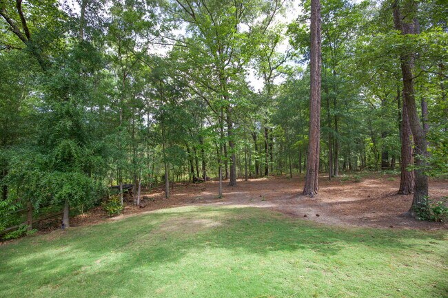 Building Photo - "Charming 4-Bedroom Retreat with Fireplace and 3 Full Baths in Aberdeen!"