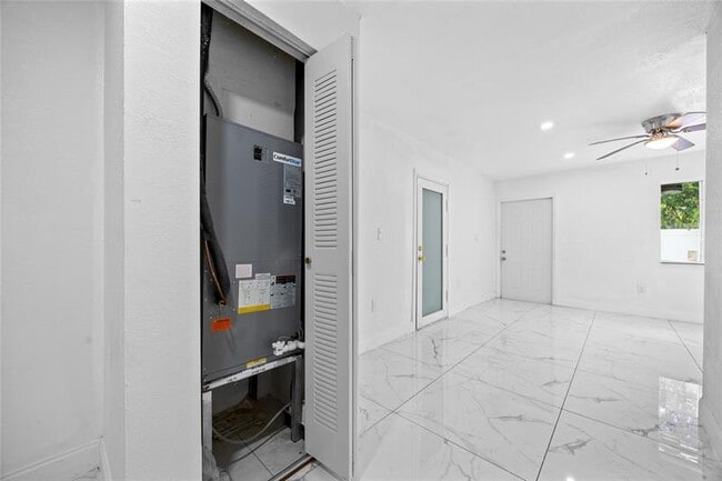 Building Photo - 1525 NE 160th St