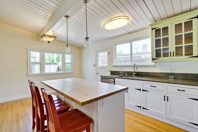Building Photo - Beautifully Remodeled Home in Prime Cambri...