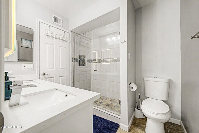 Building Photo - 4024 N Parkway Ave