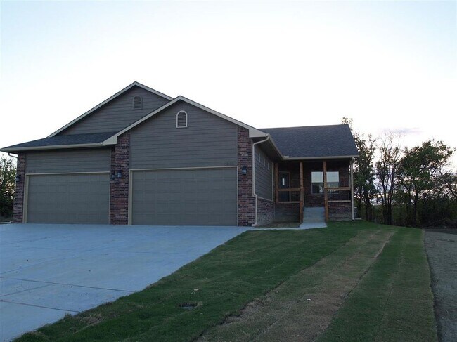 Primary Photo - 2212 E Quivira Cir