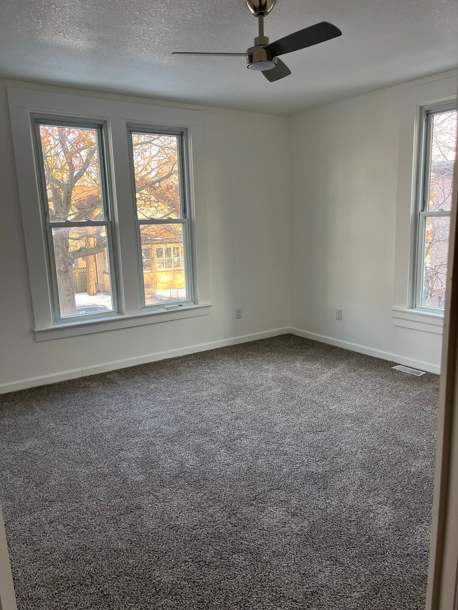 Building Photo - 3016 Harriet Ave