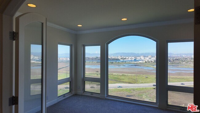 Building Photo - 8120 Billowvista Dr