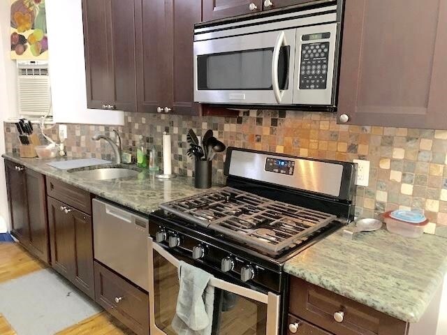 Building Photo - 228 1st St