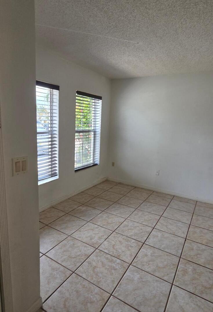 Building Photo - 9187 Fontainebleau Blvd