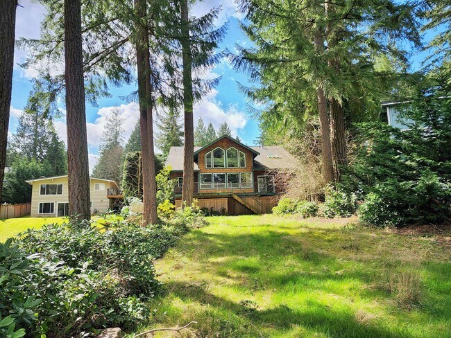 Building Photo - Beautiful 3 Bed 2.5 Bath Waterfront Home in Sammamish