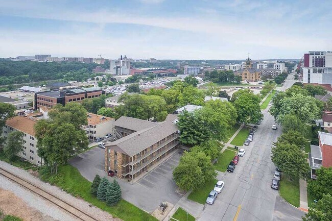 Building Photo - 625 S Clinton St