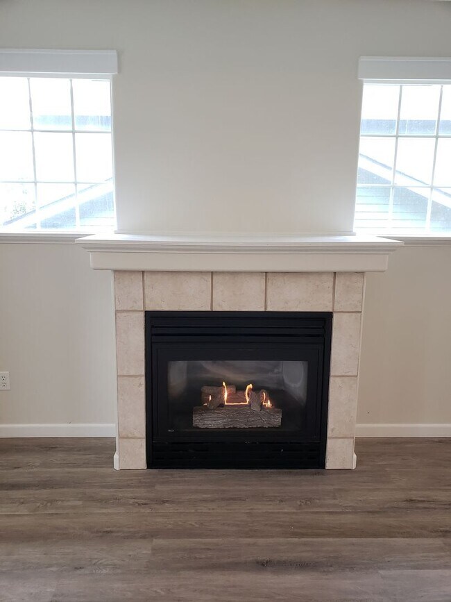 Building Photo - Beautifully Finished Home In A Great Location!