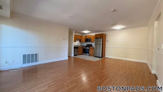 Building Photo - 12 Westgate Dr