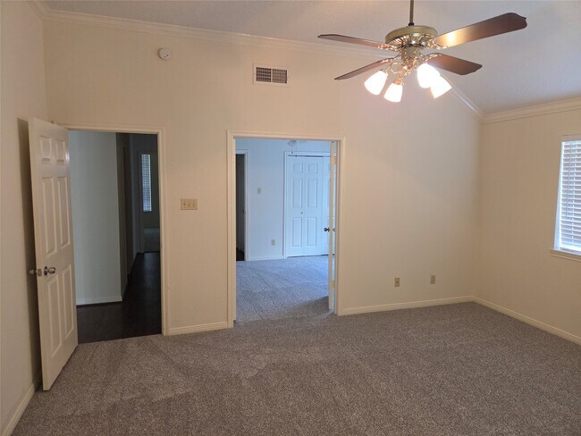 Building Photo - 15114 Farndale Dr