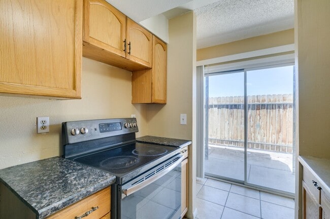 Building Photo - Cozy 2BR/2BA in Spring Valley Near the Strip
