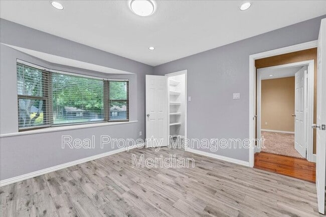 Building Photo - 20 Timberline Dr