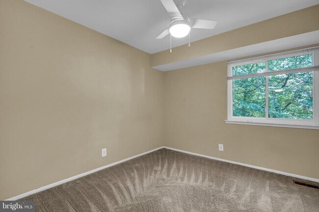Building Photo - 2665 Glengyle Dr