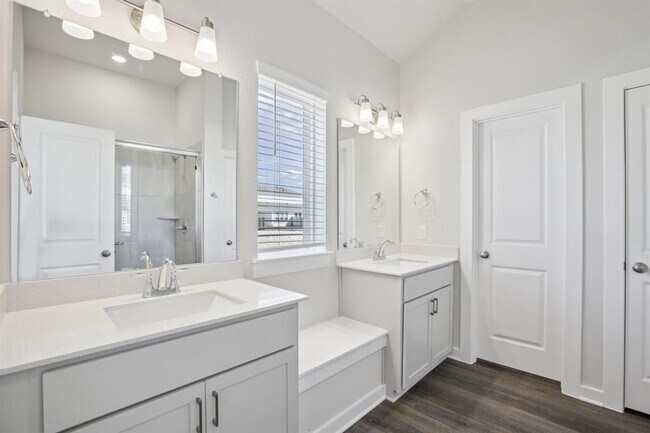 Building Photo - 2332 Delano Dr