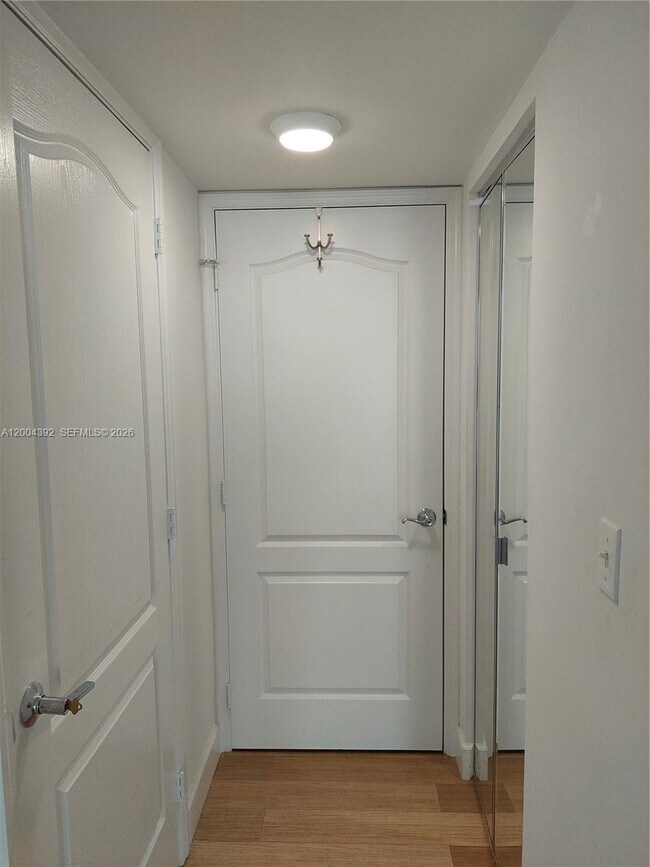 Building Photo - 1200 Brickell Bay Dr