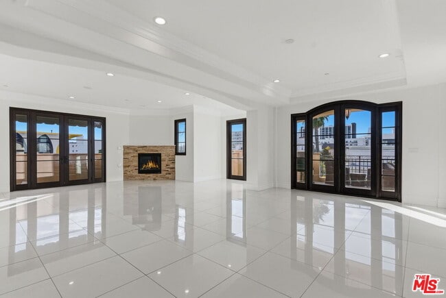 Building Photo - 462 S Maple Dr