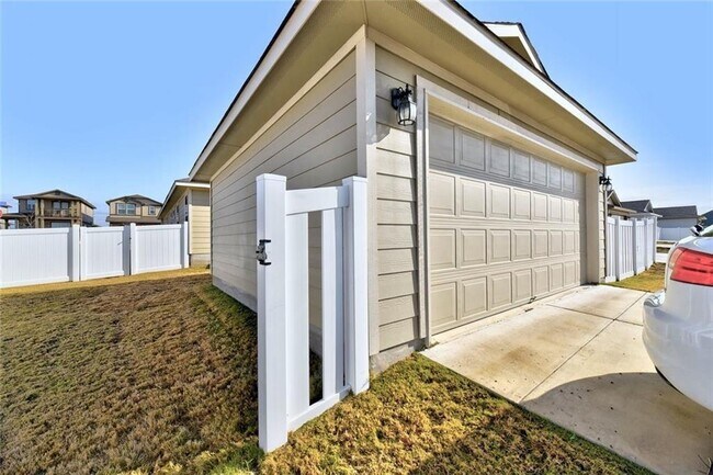Building Photo - 401 Cane River Rd
