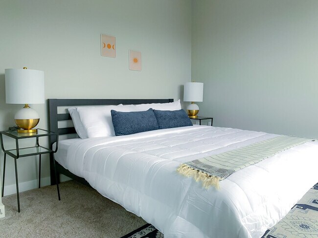 Building Photo - 1400 E Walnut St