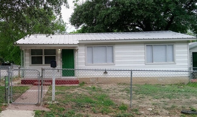 Primary Photo - 1829 Santiago St