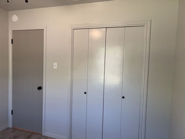 Building Photo - 1801 Hammond Dr