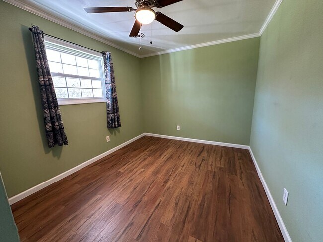 Building Photo - Beautiful 4 Bed / 2.5 Bath w/ 2-car garage & fenced yard –  Move-In Ready!