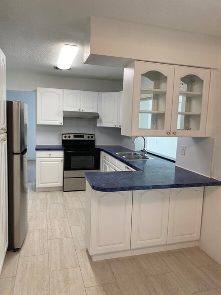 Kitchen - 4117 Van Buren St
