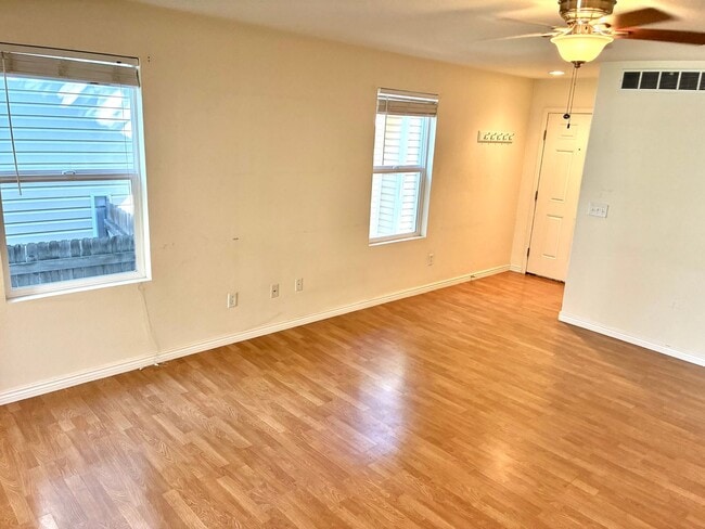Building Photo - 3 Bedroom, 2.5 Bath Townhome with 2 Car At...