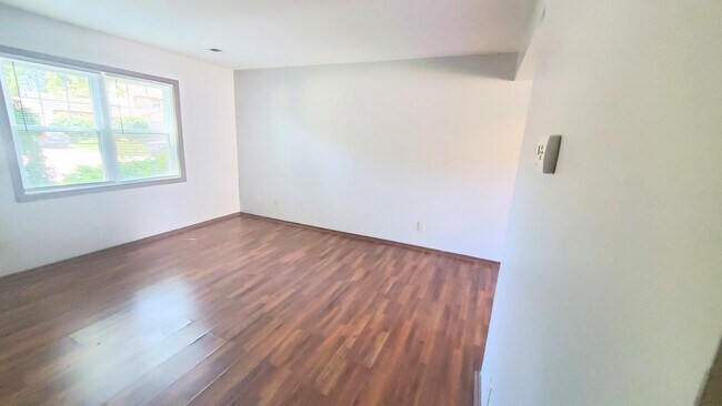 Building Photo - 2009 Yorktowne Dr