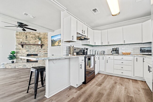 Building Photo - 193 Black Oak Dr