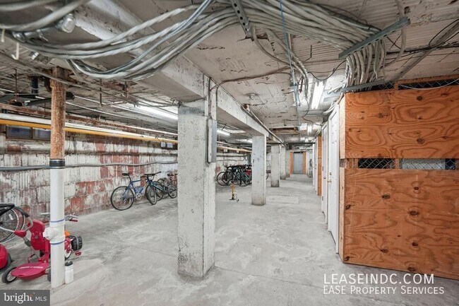 Building Photo - 1725 Lanier Pl NW