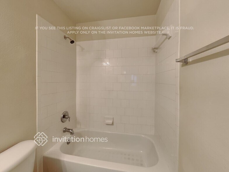 Building Photo - 2824 Maple Creek Dr