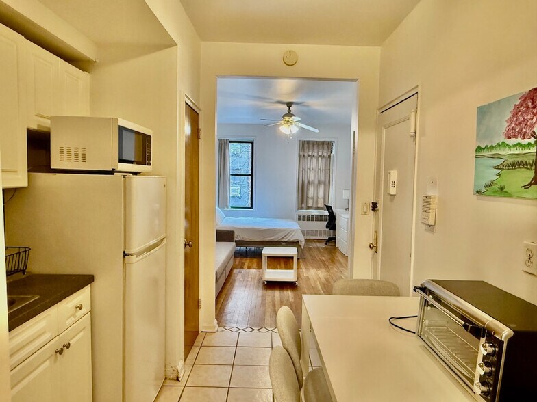 Building Photo - 1545 1st Ave