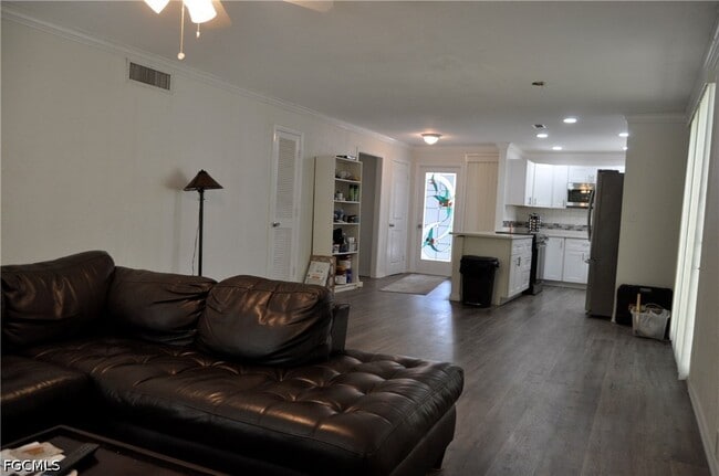 Building Photo - 1435 Alcazar Ave